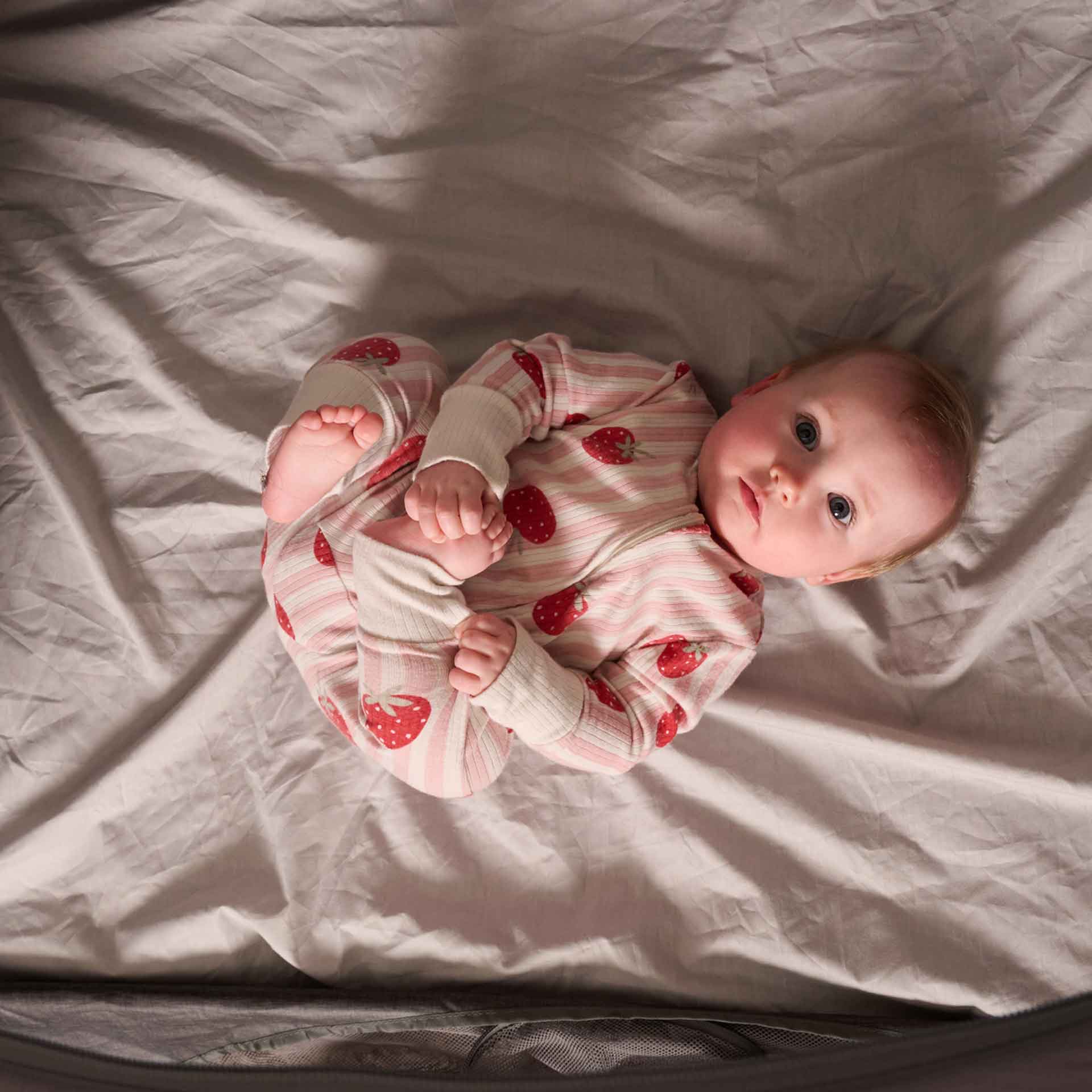 Arc 2 Lightweight Travel Cot (Grey)