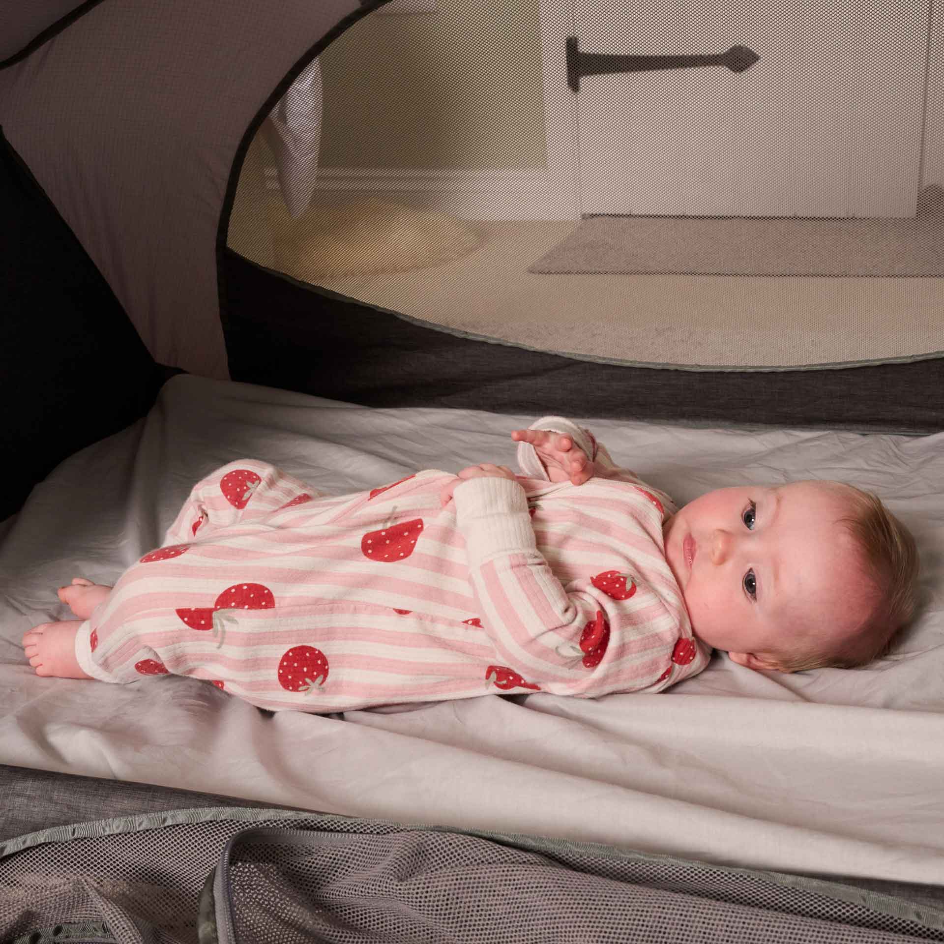 Arc 2 Lightweight Travel Cot (Grey)